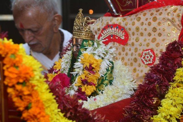Aarti by Maharaja Samrjitsingh Gaekward
